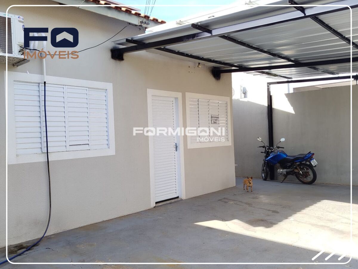 Esta charmosa casa de 2 dormitórios, sendo 1 suíte, com 78