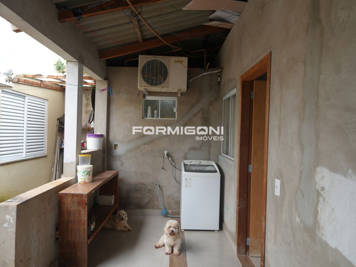 Casa Padrão com Kitnet nos fundos
