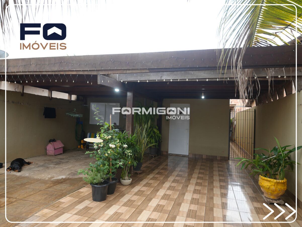 Casa Padrão com Kitnet nos fundos